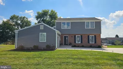 6561 Neshaminy Valley Dr, Bensalem, PA 19020