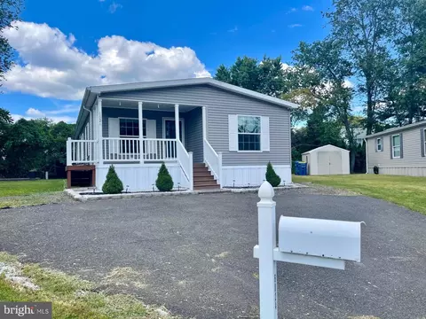 6024 Falmont Dr, Morrisville, PA 19067