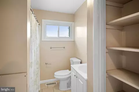 Entry Way - 906 Stephen Ave, Croydon, PA 19021 photo 1 of 1