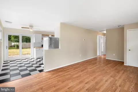 Living - 906 Stephen Ave, Croydon, PA 19021 photo 3 of 3