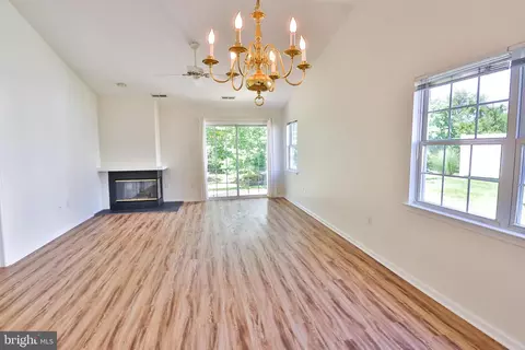 Living - 128 Progress Dr, Doylestown, PA 18901 photo 4 of 4