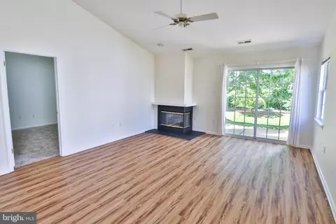 Living - 128 Progress Dr, Doylestown, PA 18901 photo 2 of 4