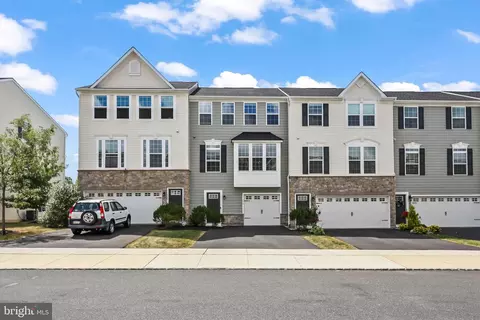 318 Pin Oak Ln, Perkasie, PA 18944
