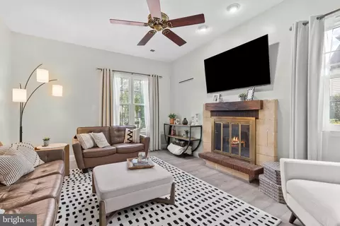 221 Parkview Way, Newtown, PA 18940