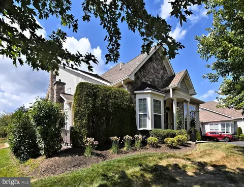 277 Willow Dr, Newtown, PA 18940
