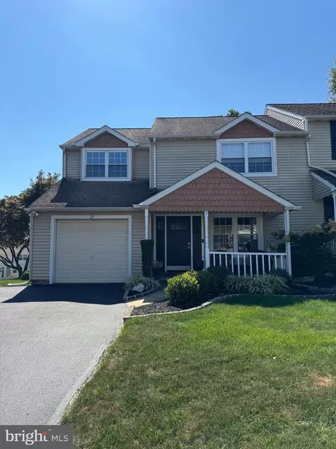 33 Fieldstone Dr, Southampton, PA 18966