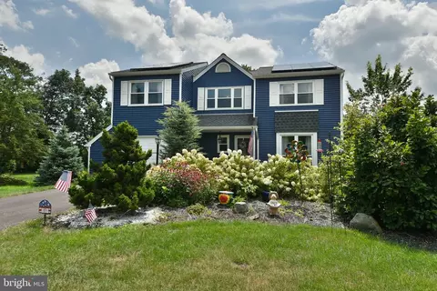 17 Ruhl Dr, Perkasie, PA 18944