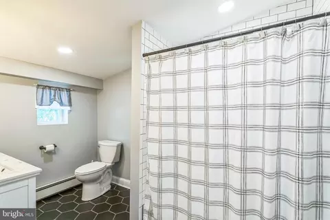 Bath - 414 Delaware Ave, Croydon, PA 19021 photo 4 of 4