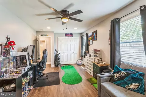 Entry Way - 414 Delaware Ave, Croydon, PA 19021 photo 10 of 11