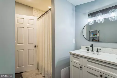 Bath - 414 Delaware Ave, Croydon, PA 19021 photo 2 of 4
