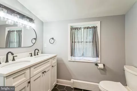 Bath - 414 Delaware Ave, Croydon, PA 19021 photo 1 of 4