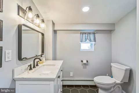 Bath - 414 Delaware Ave, Croydon, PA 19021 photo 3 of 4