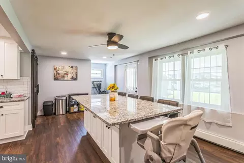 Entry Way - 414 Delaware Ave, Croydon, PA 19021 photo 6 of 11