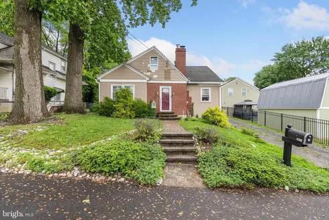 2411 Paris Ave, Feasterville Trevose, PA 19053