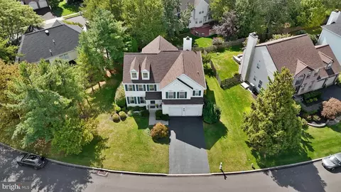 527 Clydesdale Dr, New Hope, PA 18938