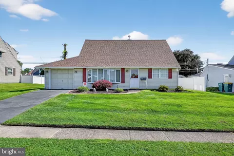 10 Hybrid Rd, Levittown, PA 19056