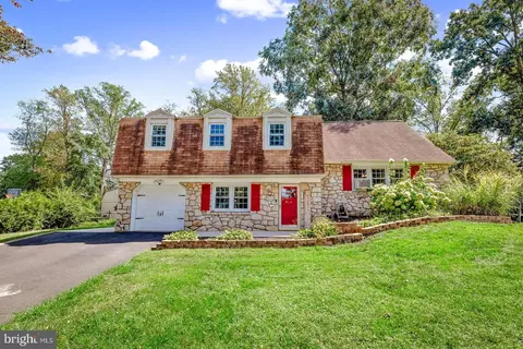 919 Lavera Rd, Warminster, PA 18974