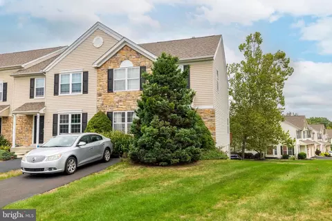 361 Cedar Waxwing Dr, Warrington, PA 18976