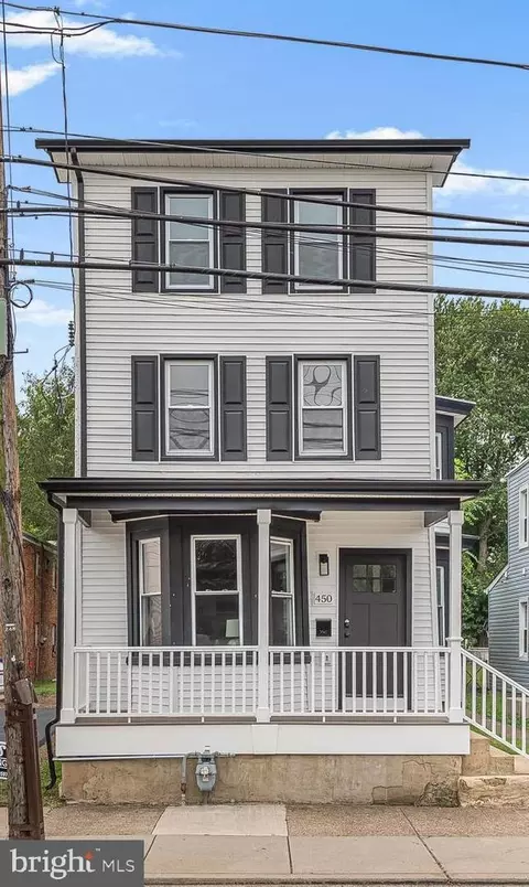 450 Pond St, Bristol, PA 19007