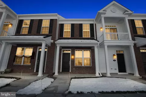 10 Ivy Ln, Levittown, PA 19055