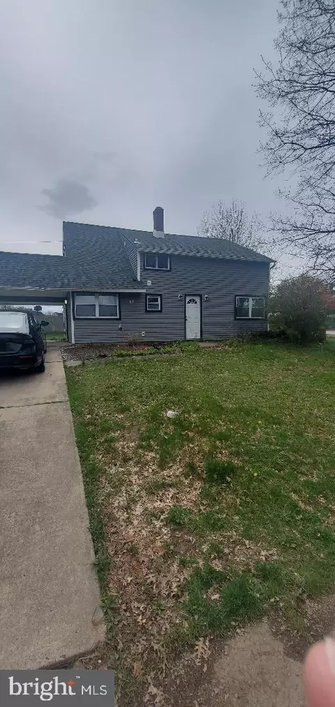 84 Whitewood Dr, Levittown, PA 19057