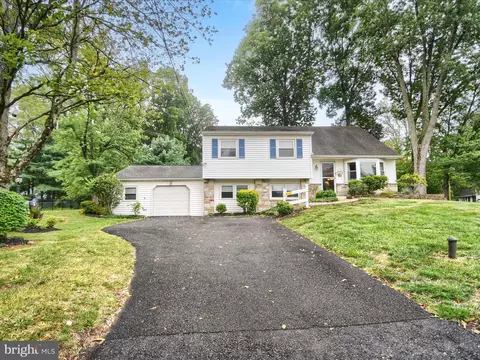 200 Cornwall Dr, Chalfont, PA 18914