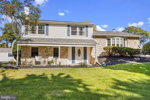 377 Holly Dr, Southampton, PA 18966