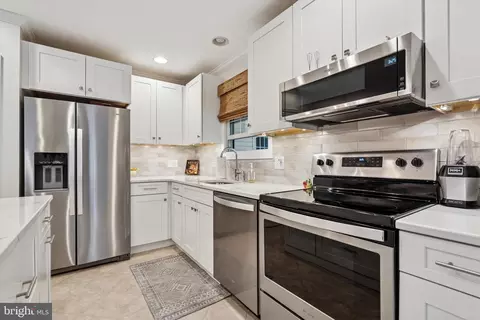 Kitchen - 1917 Brook Ln, Jamison, PA 18929 photo 4 of 4