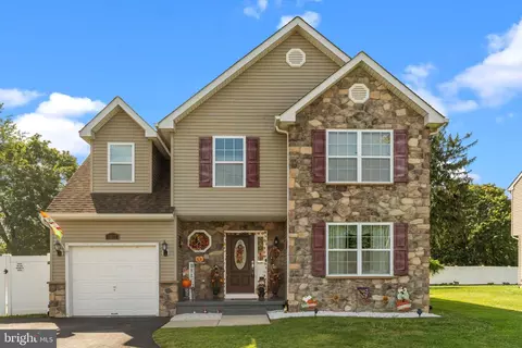 1977 4th St, Langhorne, PA 19047
