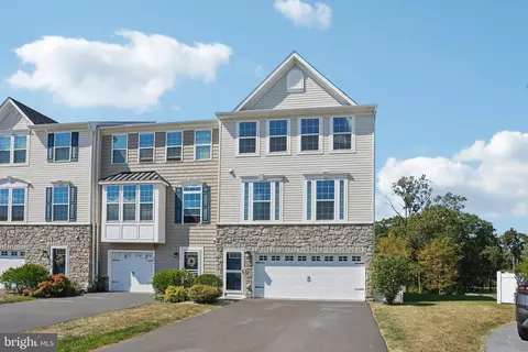 221 Laurel Ln, Perkasie, PA 18944