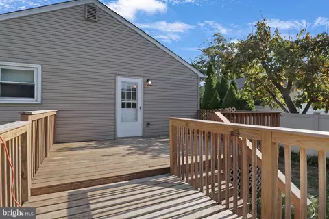 Exterior - 446 Maple St, Warminster, PA 18974 photo 4 of 5
