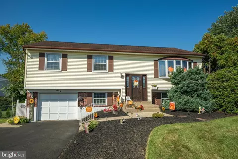 Exterior - 564 Byron Rd, Warminster, PA 18974 photo 2 of 11