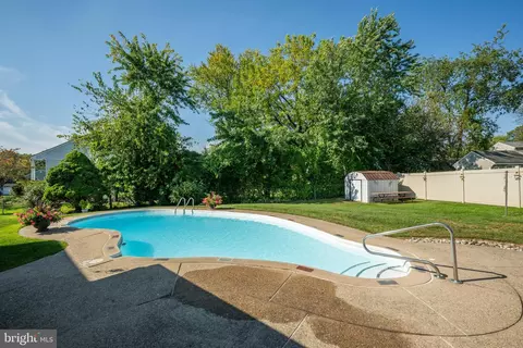 Exterior - 564 Byron Rd, Warminster, PA 18974 photo 8 of 11