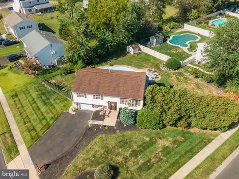 View/Area - 564 Byron Rd, Warminster, PA 18974 photo 2 of 9