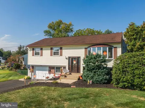 Exterior - 564 Byron Rd, Warminster, PA 18974 photo 10 of 11