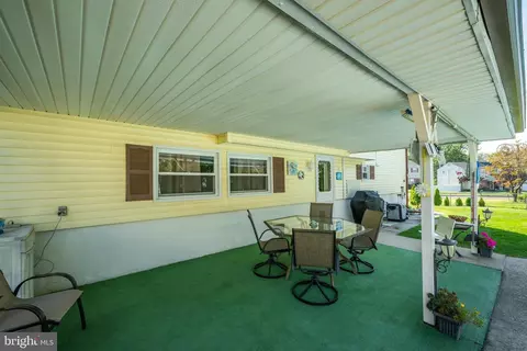 Exterior - 564 Byron Rd, Warminster, PA 18974 photo 3 of 11