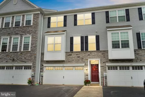 313 Chestnut Ct, Langhorne, PA 19047
