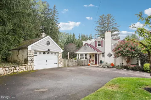 902 Manor Ln, Southampton, PA 18966