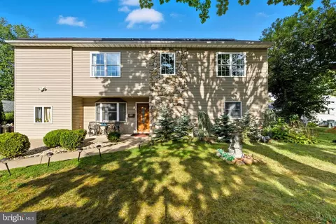 608 E Pine St, Feasterville Trevose, PA 19053