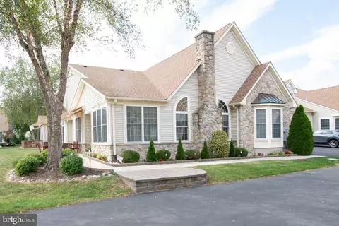 1211 Seabird Dr #40, Bristol, PA 19007