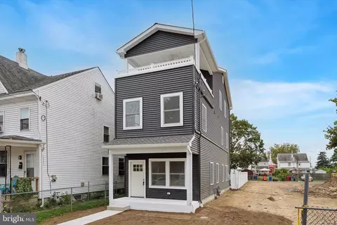 646 Spruce St, Bristol, PA 19007