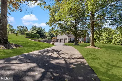 1101 Deerfield Ln, Doylestown, PA 18901