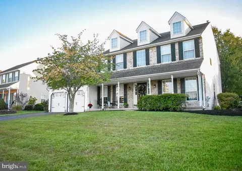 990 Meadow Glen Rd, Warminster, PA 18974