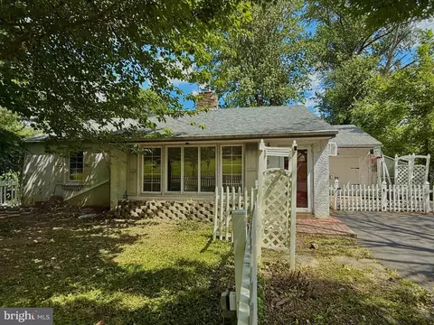 5 Indian Path Ln, Feasterville Trevose, PA 19053