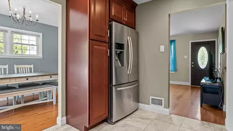 Entry Way - 1002 Windsor Rd, Warminster, PA 18974 photo 3 of 10