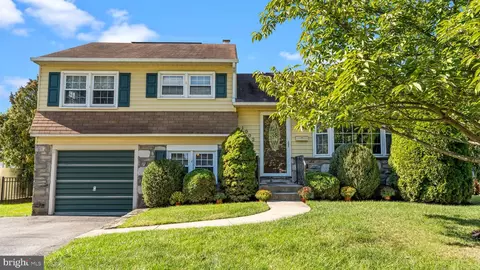 1002 Windsor Rd, Warminster, PA 18974