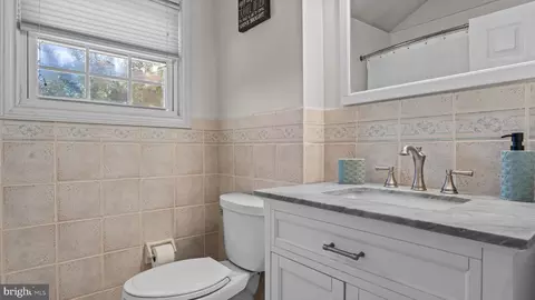 Entry Way - 1002 Windsor Rd, Warminster, PA 18974 photo 10 of 10