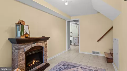 Entry Way - 1002 Windsor Rd, Warminster, PA 18974 photo 7 of 10