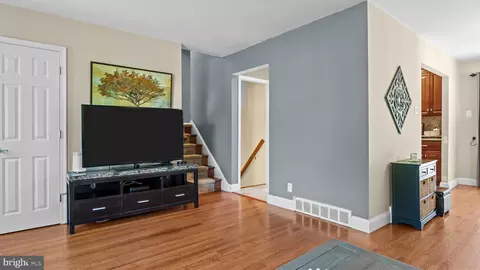 Entry Way - 1002 Windsor Rd, Warminster, PA 18974 photo 6 of 10