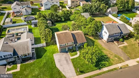 View/Area - 1002 Windsor Rd, Warminster, PA 18974 photo 2 of 6